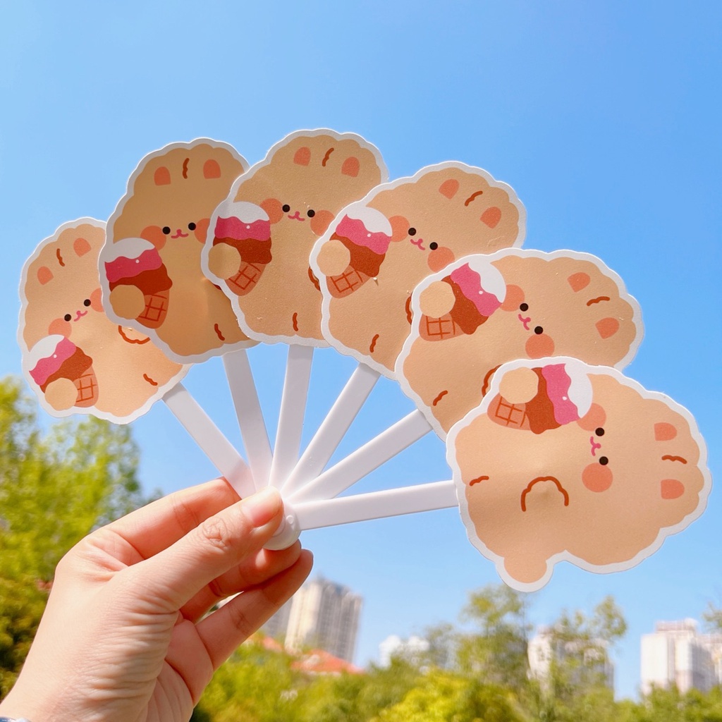 Quạt Xòe 6 Cánh Họa Tiết Dễ Thương Tay Cầm Chắc Chắn  R11
