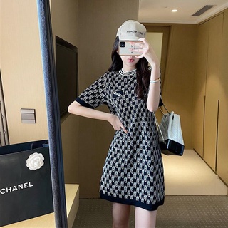 Đầm thun tay ngắn màu đen phong cách retro pháp