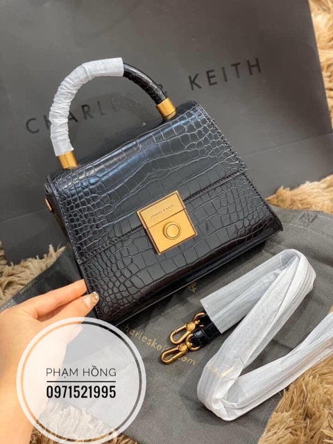 Túi C.K vân rắn quai cầm tay khuy vuông  mẫu mới 2020. Ảnh chụp thật