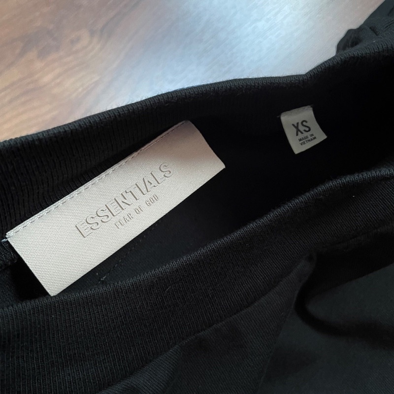 Áo thun ESSENTIALS 2022 - Chữ in nhung