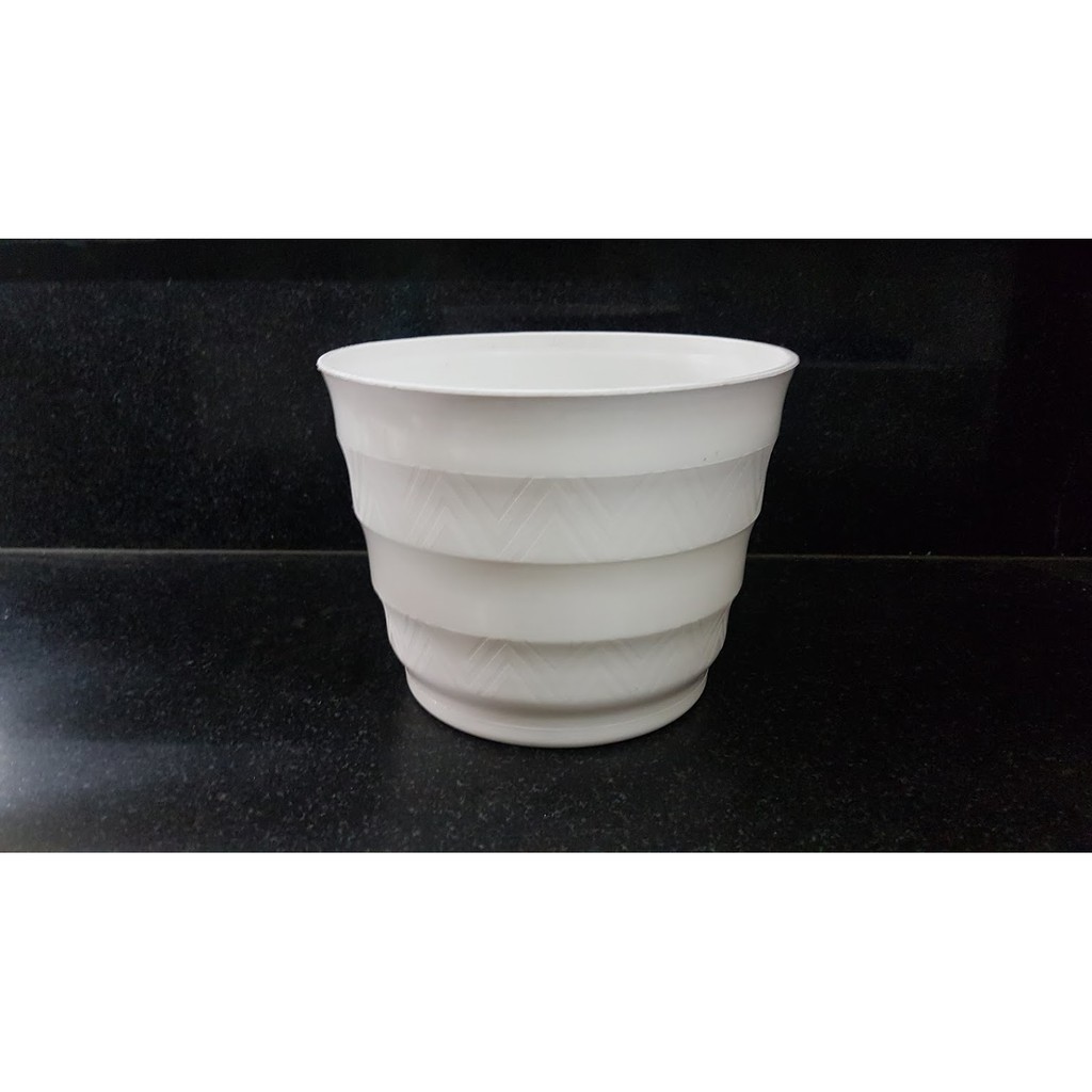 Chậu nhựa trắng khoanh tròn phi 18cm.