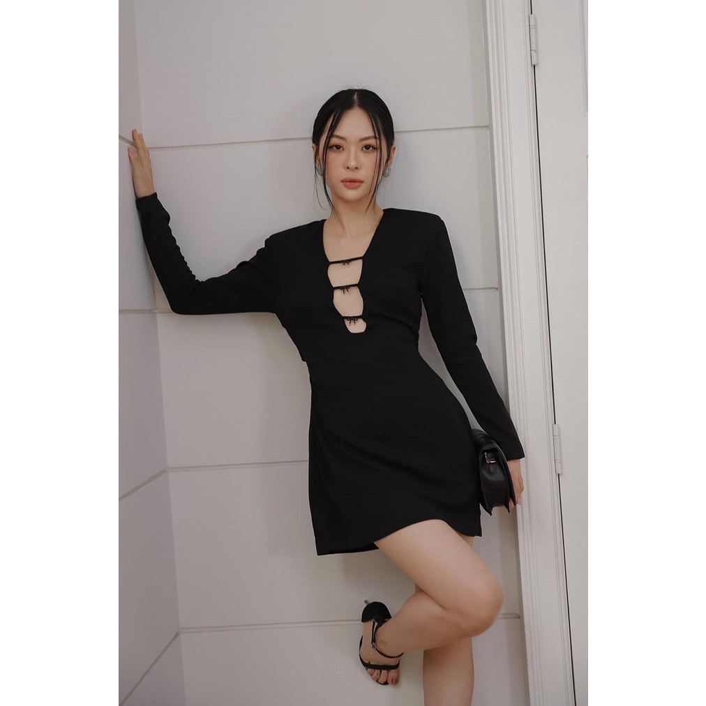 Đầm đen tay dài, hở lưng, đan dây ngực sexy - Jiny