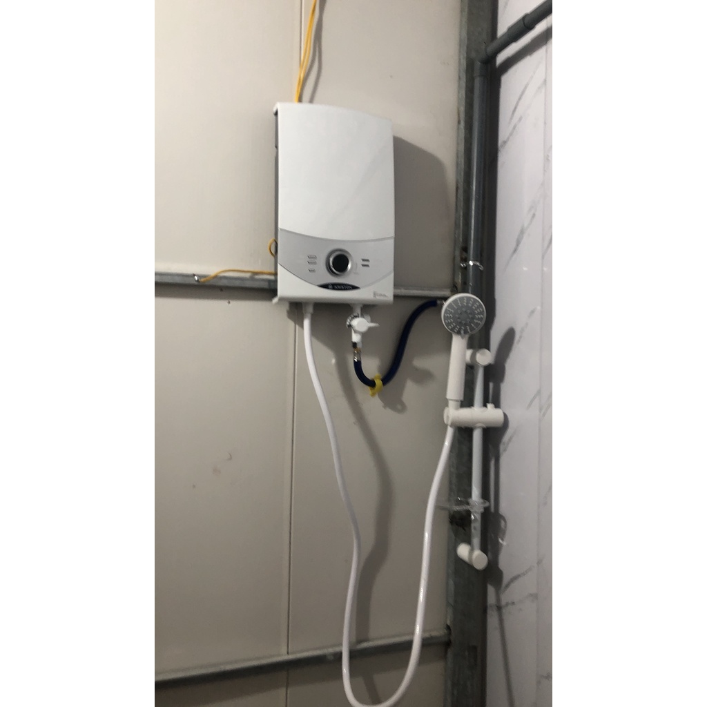 BÌNH NÓNG LẠNH TRỰC TIẾP ARISTON KHÔNG BƠM SMC45E-VN 65 x 165 x 386 (Dài x rộng x cao) (mm)