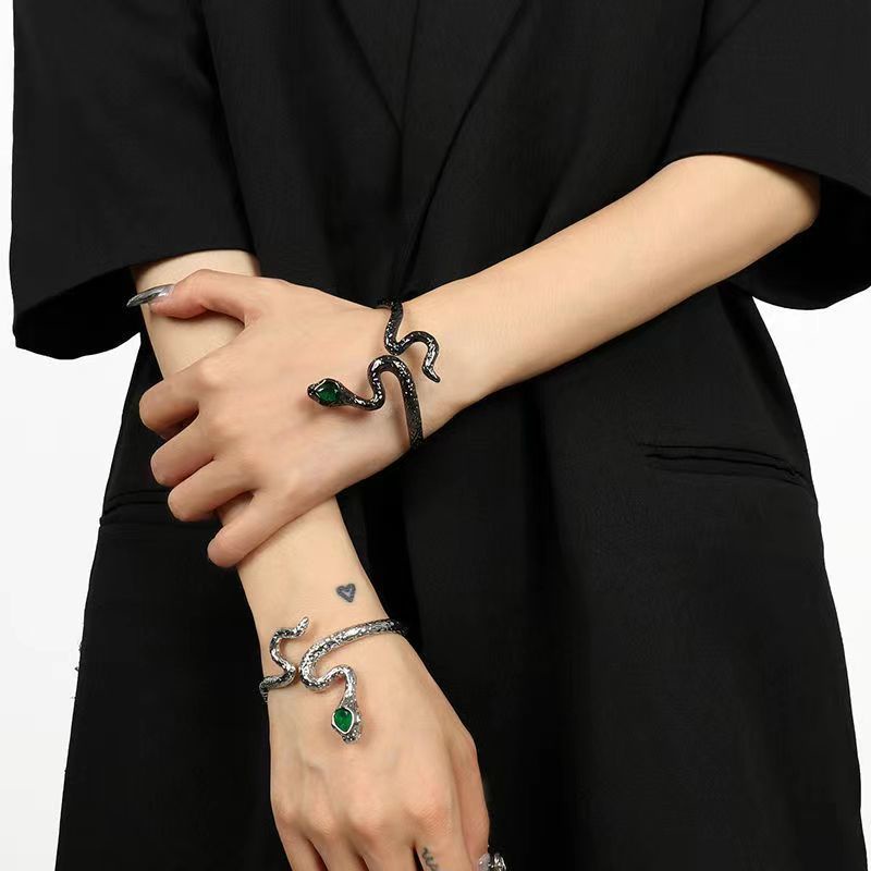 Vòng Tay Hở Medusa Thiết Kế Đặc Biệt Thời Trang Cá Tính Độc Đáo Cho Nữ