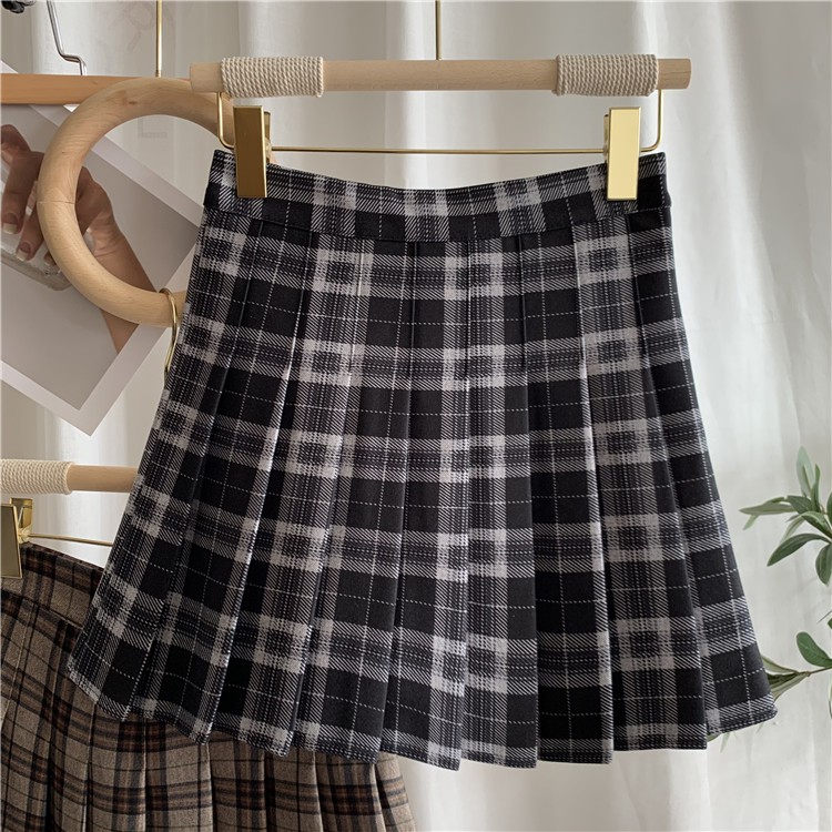 Chân váy bóng chày xếp li kẻ caro