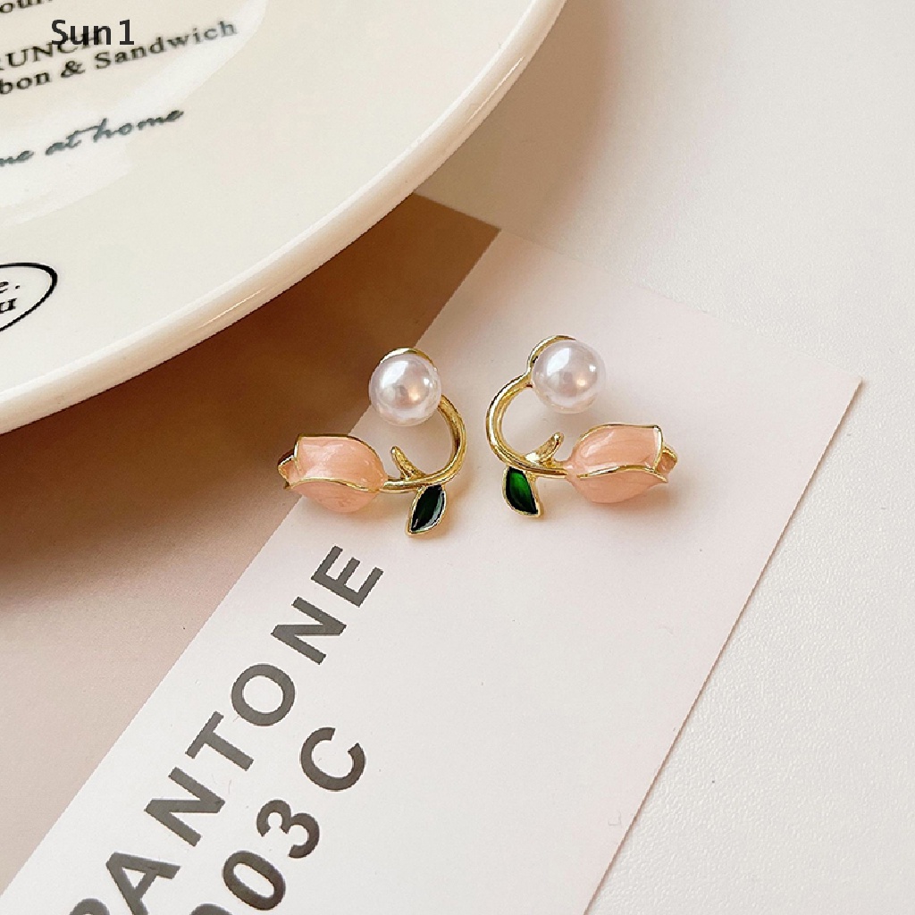 Sun1 &gt; Bông Tai Hình Hoa Tulip Đính Ngọc Trai Hai Cách Đeo Thanh Lịch Đơn Giản Hàn Quốc