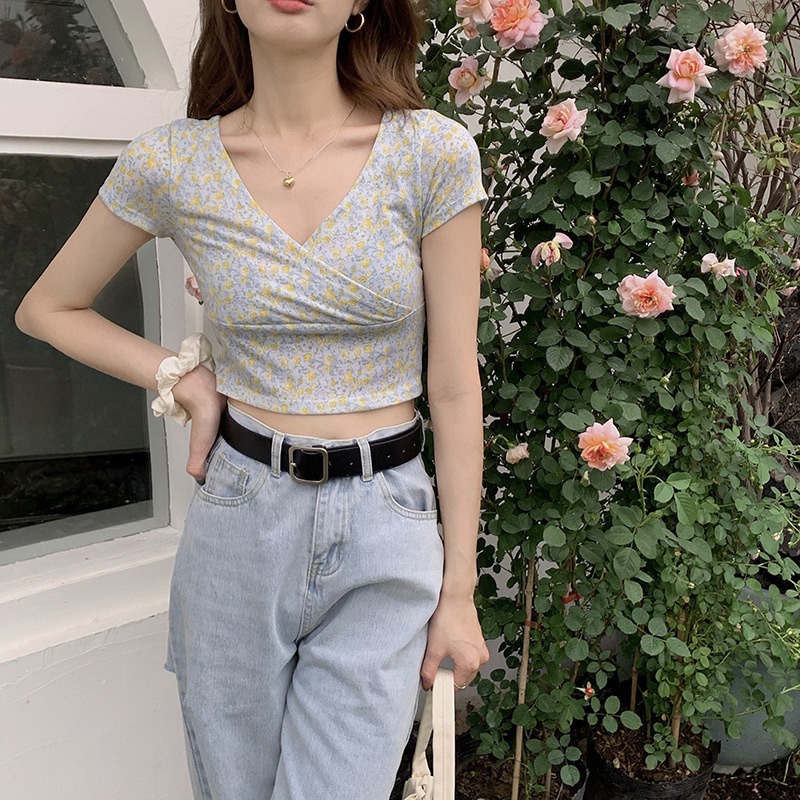 Áo Thun Croptop Ngắn Tay Cổ Chữ V Họa Tiết Hoa Phong Cách Retro Cho Nữ