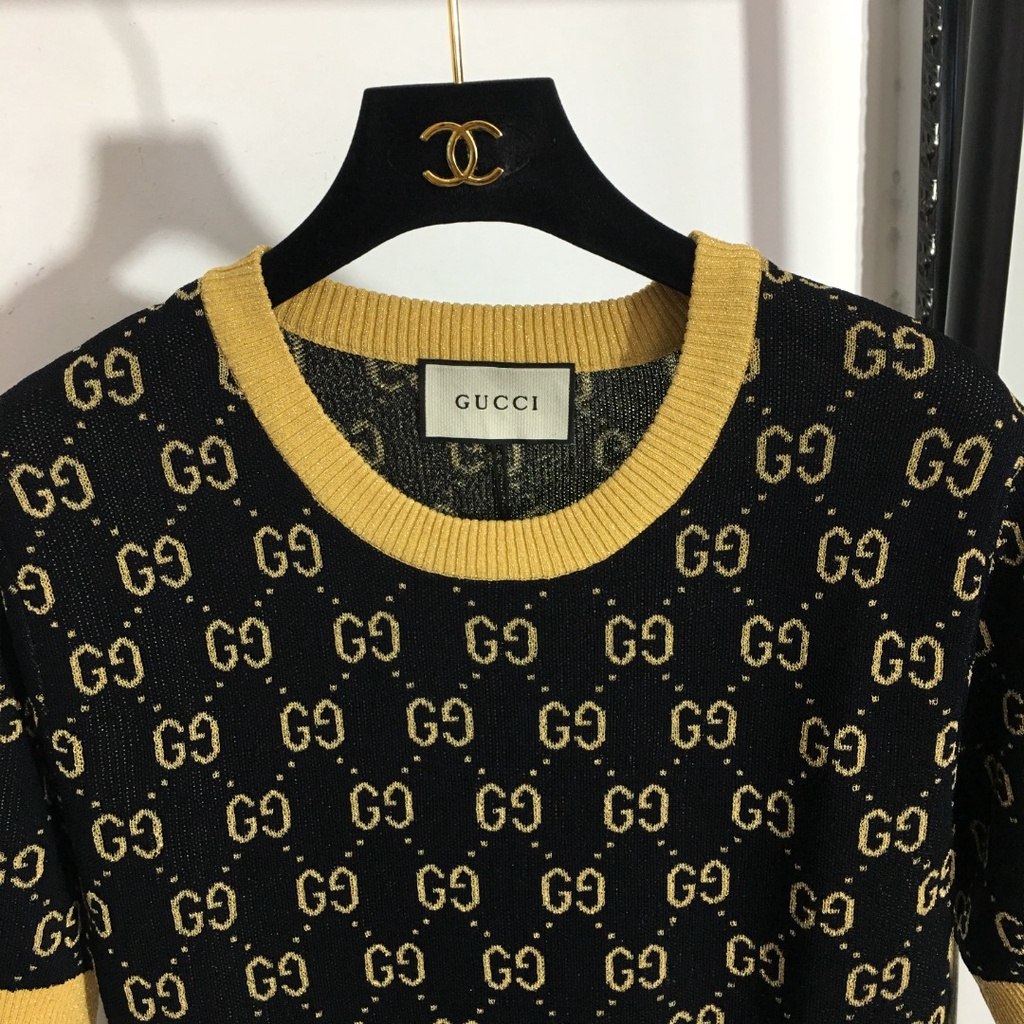 Váy len nữ dáng ôm GUCCI GG GC với kiểu dáng, họa tiết  mang phong cách vintage