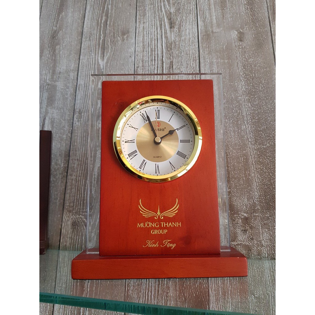 Đồng hồ để bàn khắc laser
