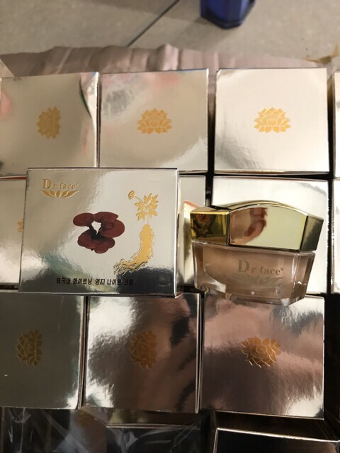 Kem Vỗ bong Dr.Face Sâm linh Chi