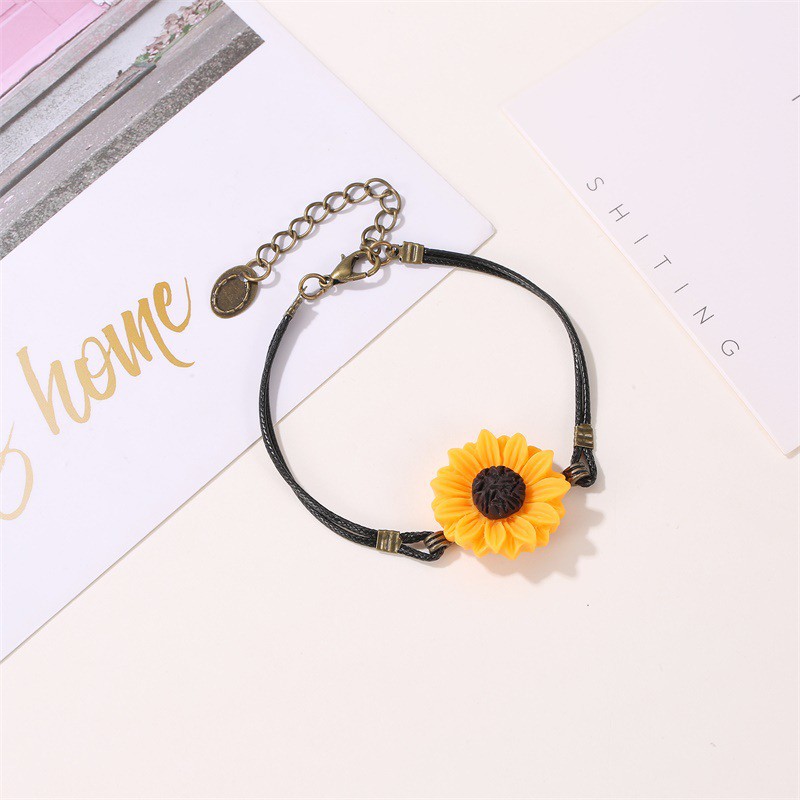Small Fresh Chrysanthemum Leather Bracelet