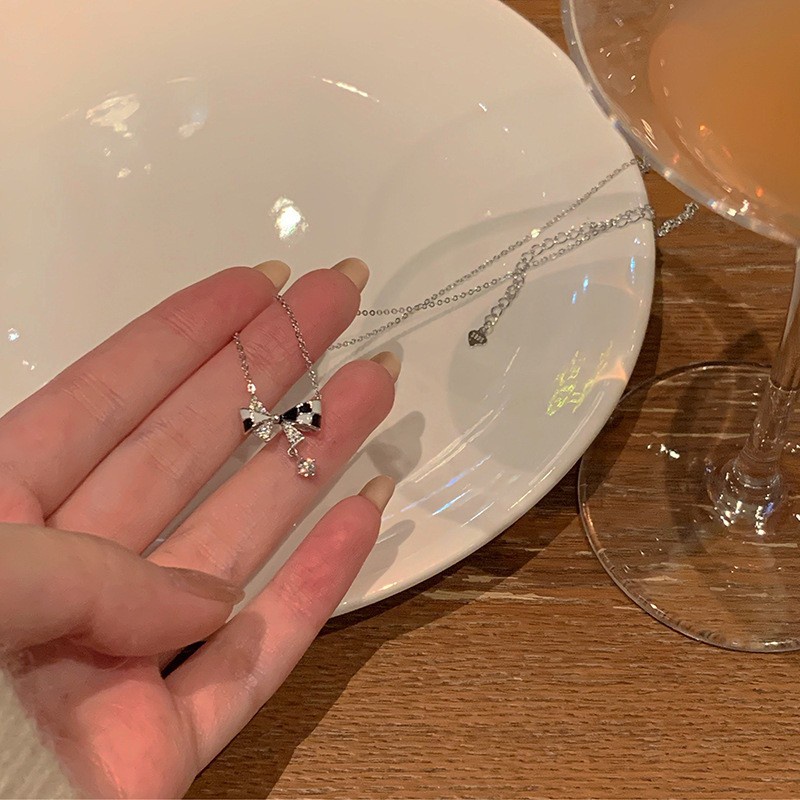 Dây Chuyền Mặt Nơ Kẻ Caro Đính Bảng Tên Phong Cách Hàn Quốc 2022 Sang Trọng Cho Nữ