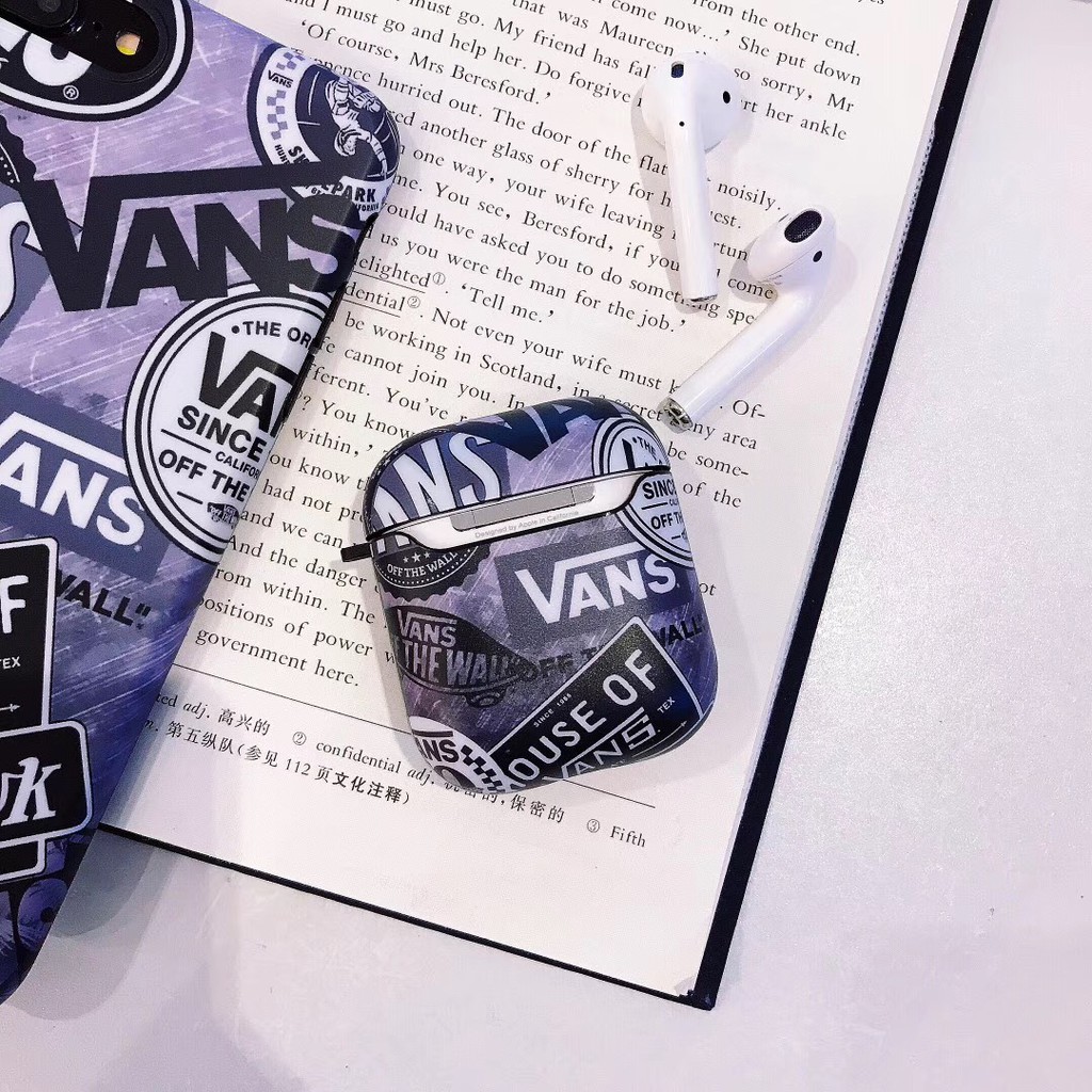 Vỏ bảo vệ hộp sạc airpods 1/2 in hình vans cá tính độc đáo | BigBuy360 - bigbuy360.vn
