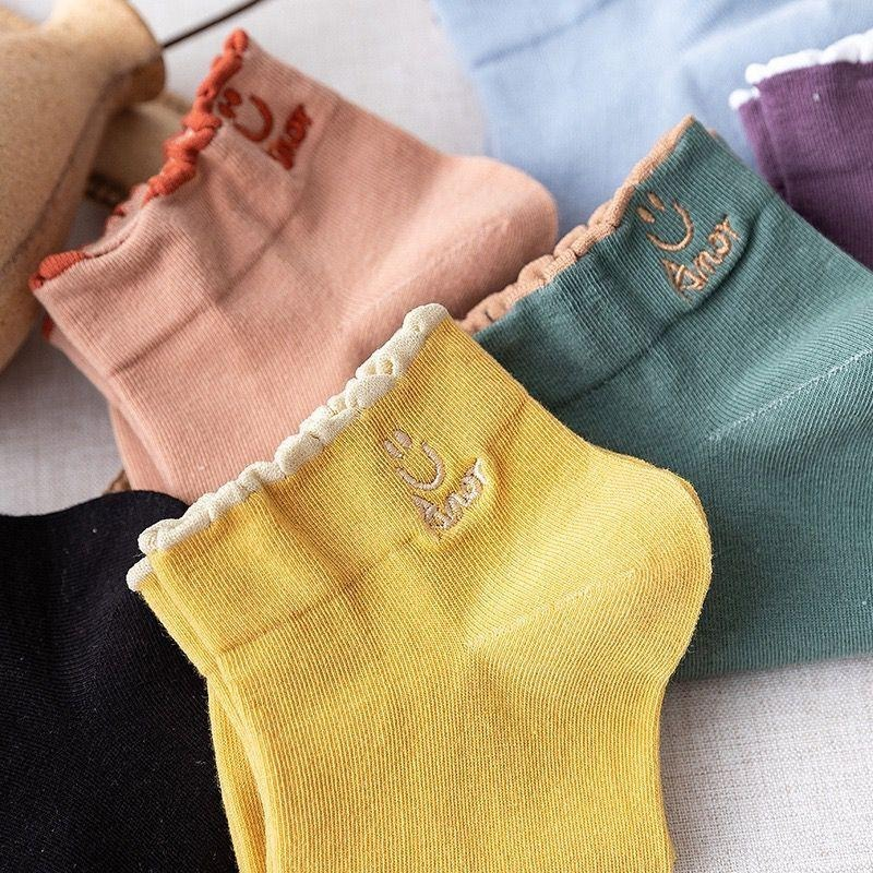 Đôi vớ vải cotton thêu hình mặt cười đáng yêu cho nữ