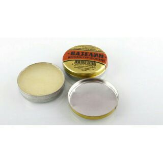 Sáp nẻ Vaseline Nga