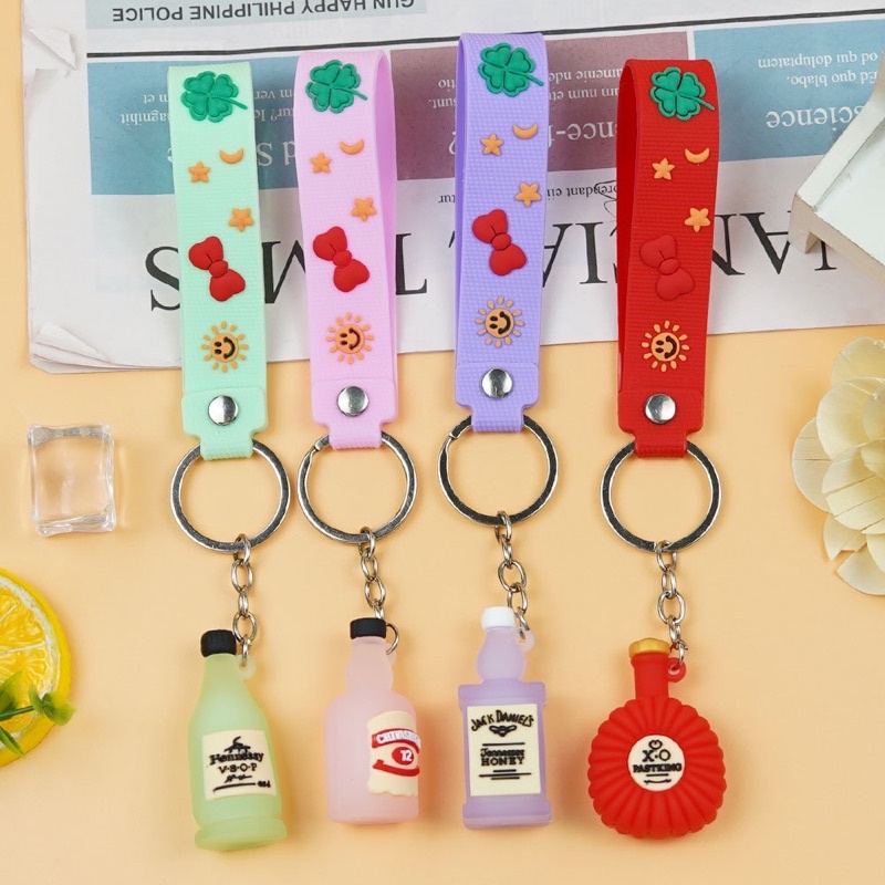 Móc khoá hình chai rựu nhiều loại dùng treo Balô , móc khoá