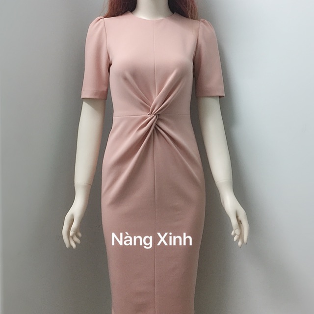 Đầm xoắn eo dáng bút chì màu hồng da