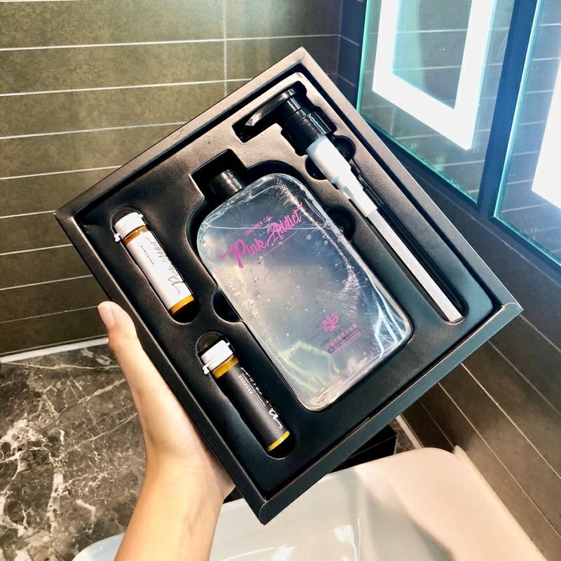 Hộp sữa tắm nước hoa Pink Addict nhũ hồng đỏ