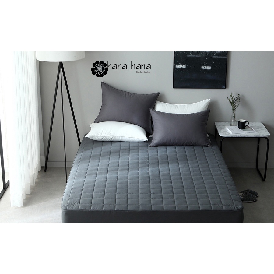 Drap bọc chần cotton Plain Quiting màu Darkgray 180x200x32cm Hana Hana nhuộm màu từ vỏ cây