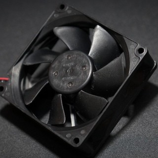 Fan 8cm cánh cong