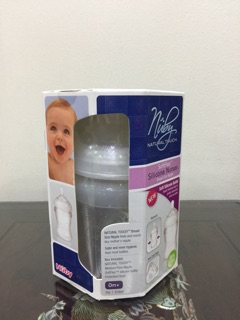 Bình sữa NUBY NATURAL SOFTFLEX SILICONE NURSER 210ml