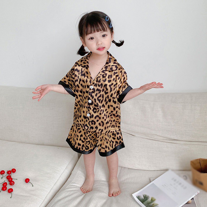 Bộ đồ ngủ họa tiết da báo phong cách Hàn Quốc xinh xắn cho nữ