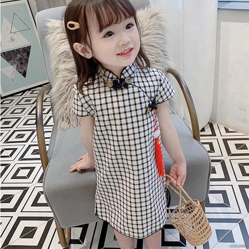 Sườn xám họa tiết hoa phong cách Trung Hoa dành cho bé gái