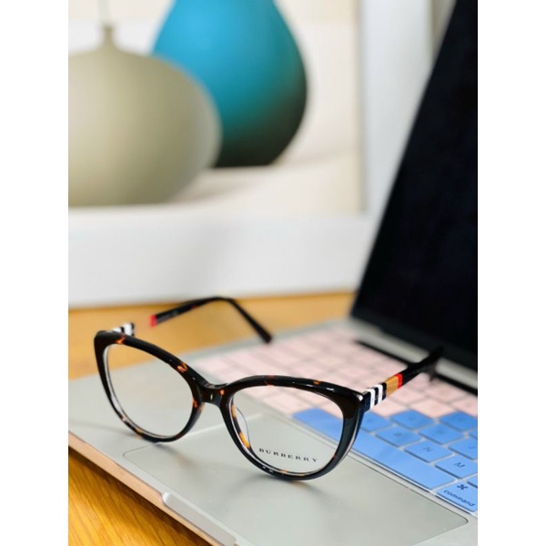 Kính Burberry