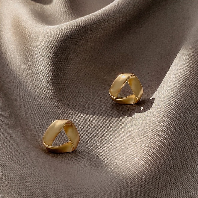 Khuyên tai nữ thiết kế đơn giản sang trọng