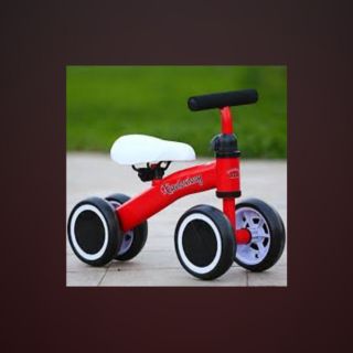 Xe thăng bằng 4 bánh cho bé