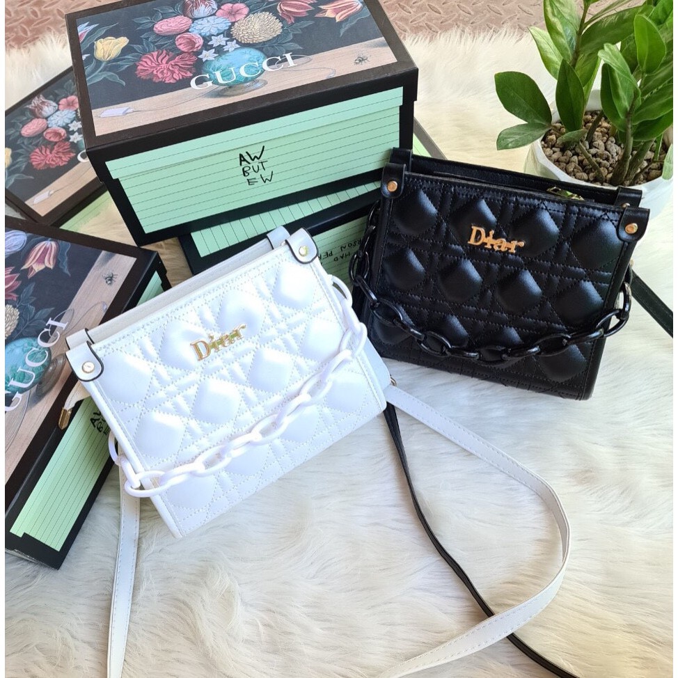 Túi đeo chéo Diar quai xích nhựa hottrend 2021