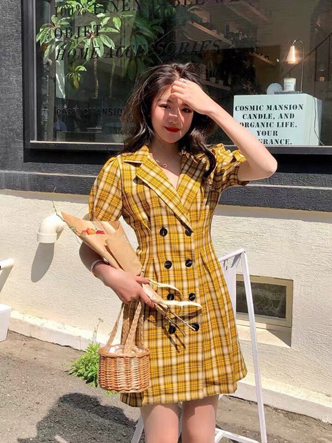Đầm cổ vest caro vàng phối nút xb