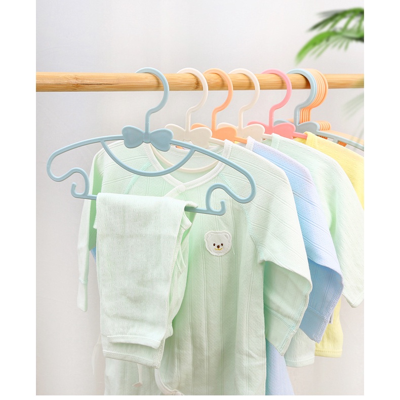 Móc Treo Quần Áo Em Bé Bằng Nhựa Dày Dặn In Họa Tiết Hoạt Hình Dễ Thương