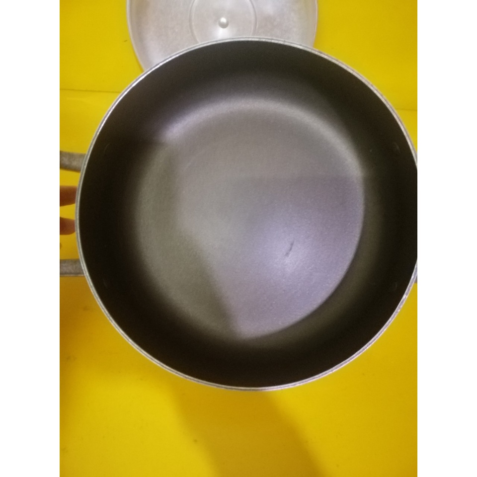 Nồi nhôm chống dính nội địa Nhật, size 23cm, cao 8cm (mã 760KT), Không dùng từ