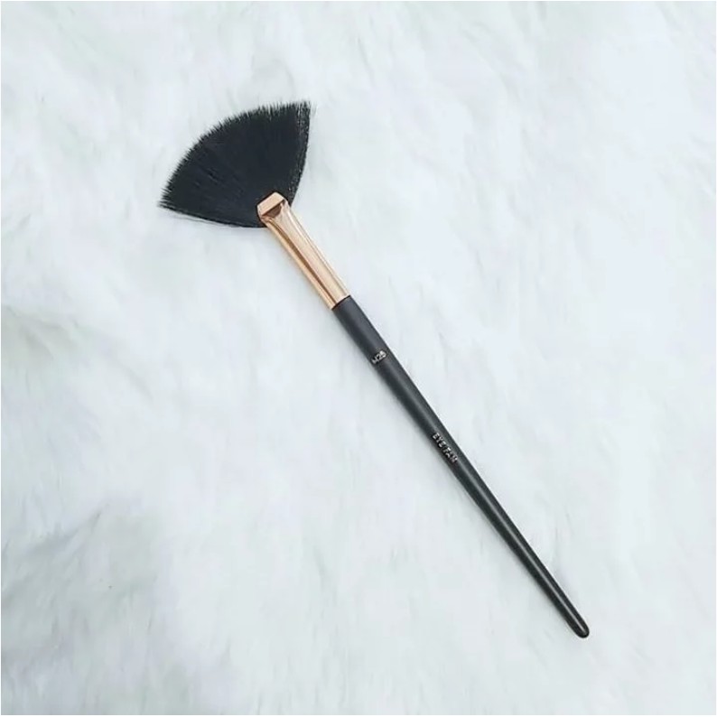 Cọ Quạt Phủ Phấn Mắt Vacosi Eye Fan Brush M25