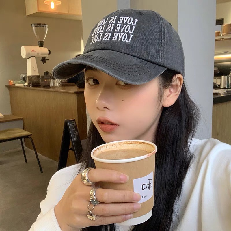 Mũ lưỡi trai Mg STUDIO họa tiết chữ LOVE IS LOVE