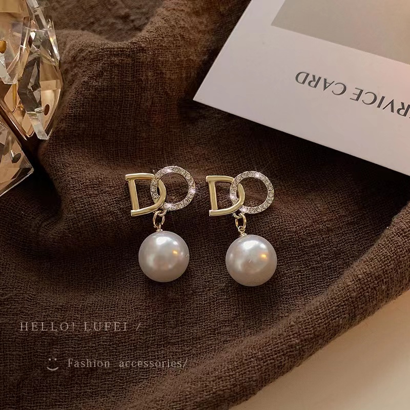 Đôi bông tai dáng dài phối tua rua thời trang Hàn Quốc độc đáo