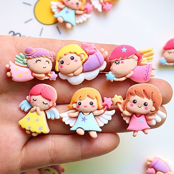 Charm (C367) slime/ Dụng Cụ Charm Trang Trí [Ko Keo &amp; Nút] Hình Em Bé Gái Màu Hồng (Khoảng 2.6x2.4cm)