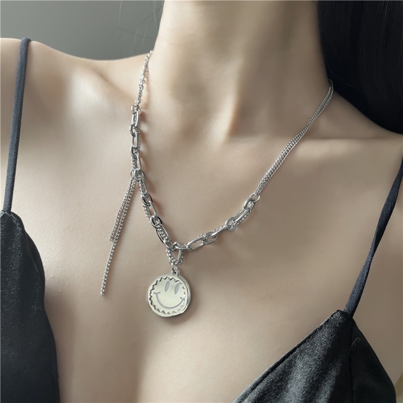 Vòng Đeo Tay Bằng Thép Titan Họa Tiết Gấu Tròn Mặt Vuông Thời Trang Dành Cho Nữ