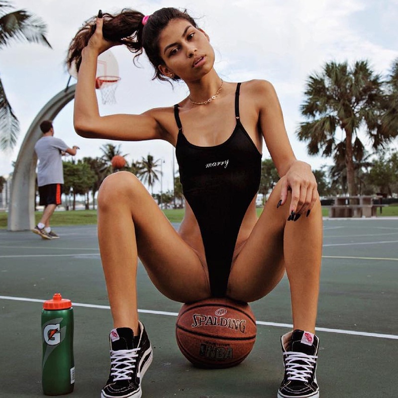 Bộ Áo Liền Quần Sát Nách Dáng Ôm In Chữ Gợi Cảm Cho Nữ