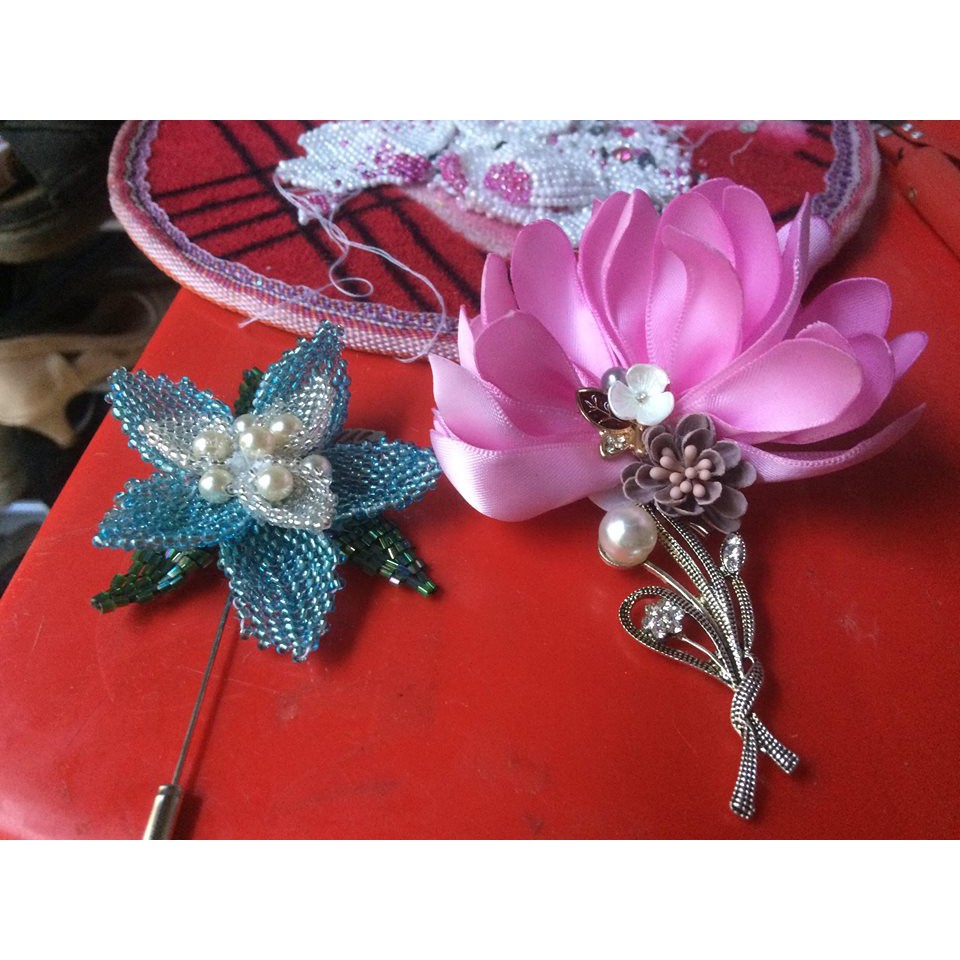 hoa cài áo hạt cườm