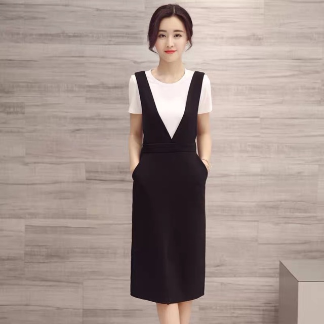 Đầm yếm body thun umi đen xẻ tà size M