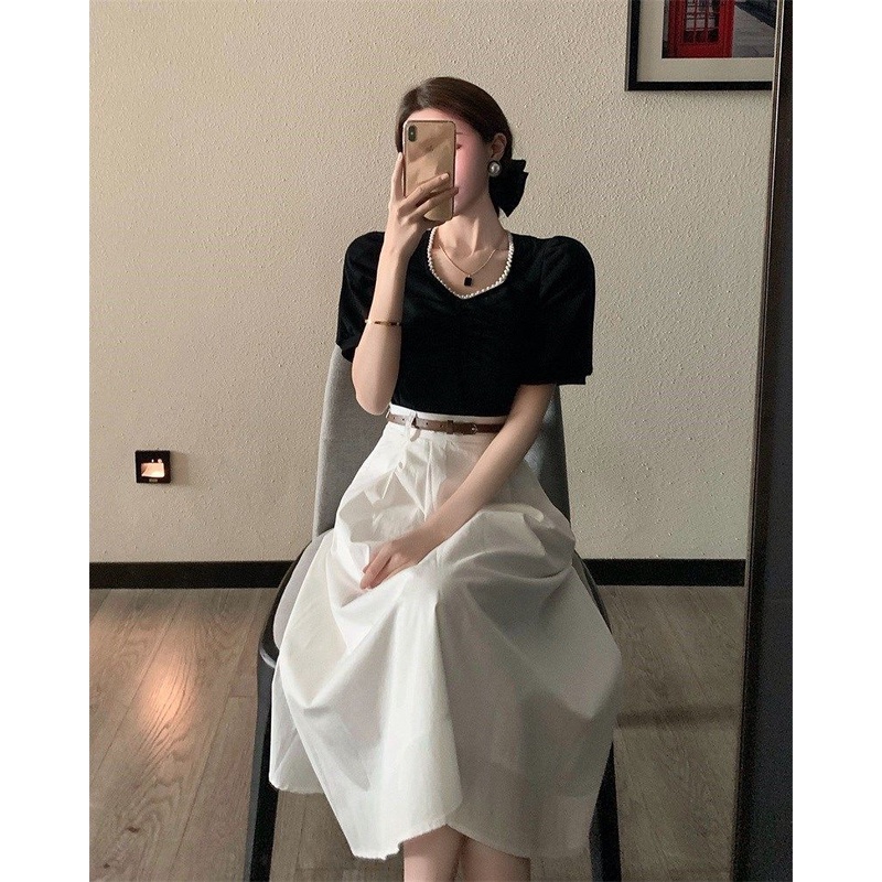 2022 Xia Ji Hepburn white half skirt small suit V-collar blouse fashion fried street network celebrity two-piece set