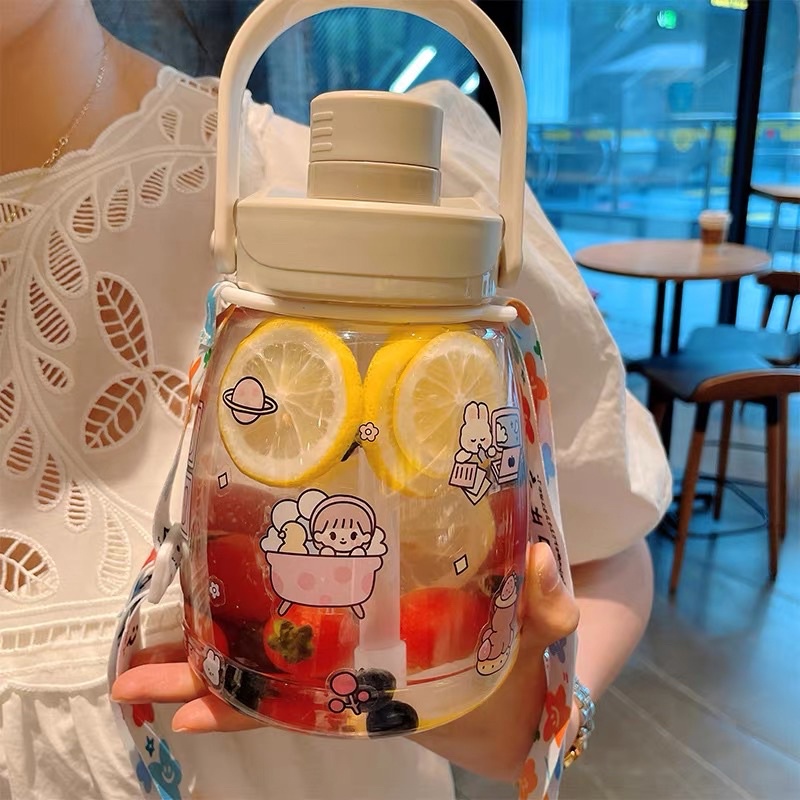 Bình Nước 1100ML , 1L Tặng Dây Đeo, Sticker 2D 3D, Có Ống Hút,Kute, Chống Rơi Vỡ