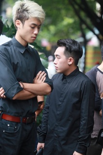 Áo Sơ Mi Đen Tang Lễ Nam Nữ