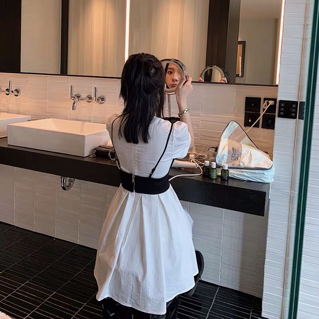 Váy xoè kèm yếm xinh xắn phong cách sang chảnh dự tiệc, dạo phố Hàng Quảng Châu