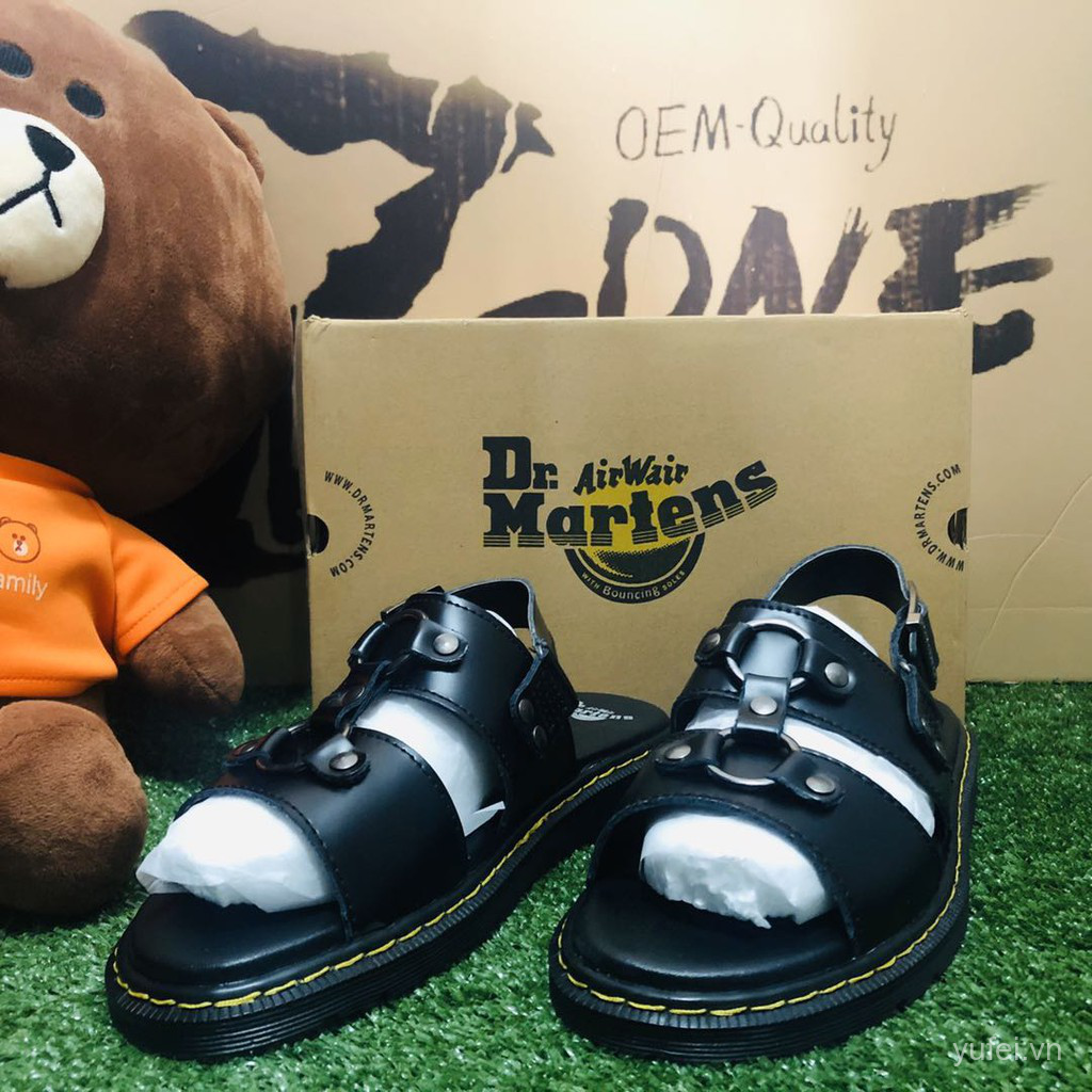 DR. MARTENS Xăng đan Nam Nữ Quai Kim Loại Phong Cách Roman Màu Đen 1app