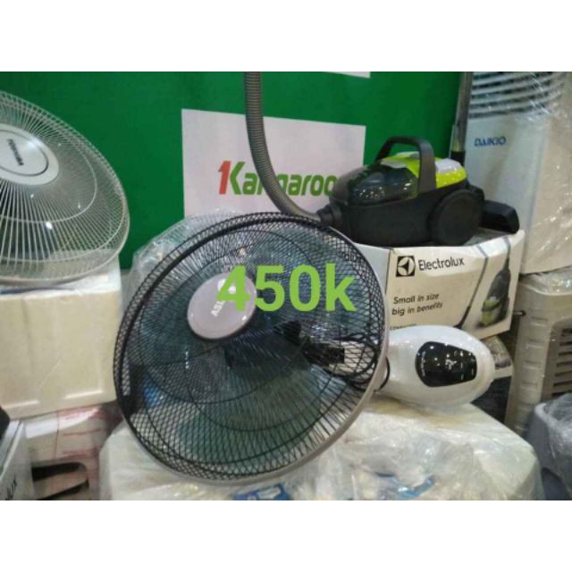 Quạt treo tường