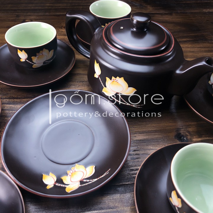 Ấm trà Bát Tràng dáng trúc vẽ sen vàng (Bộ ấm chén trên có 2 màu Nâu và Xanh rêu) | BigBuy360 - bigbuy360.vn