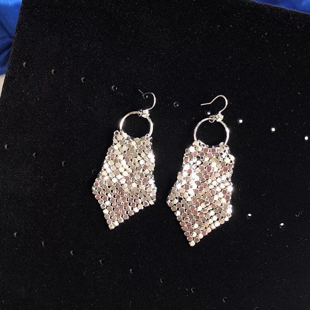 Hoa tai dự tiệc cực xinh